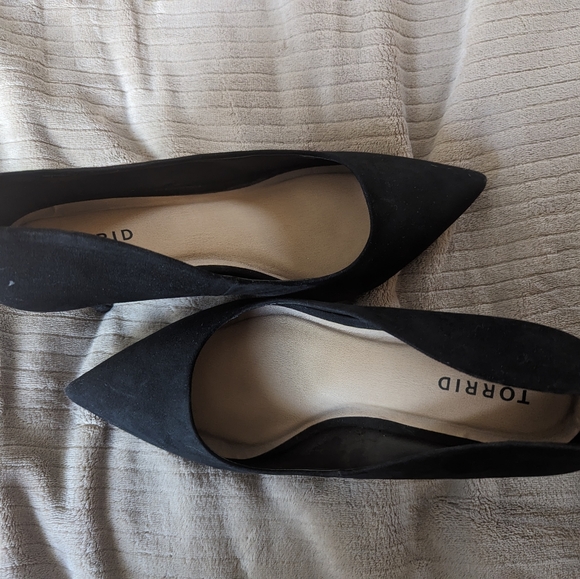 Pointed toe stiletto pump from Torrid. - Picture 4 of 5